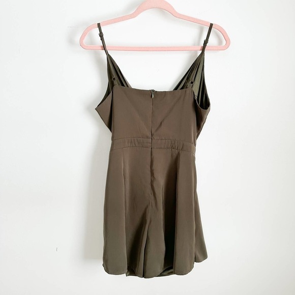 Missguided Army Green V Neck Belted Wrap Skirt Romper sz 6 - Picture 8 of 9